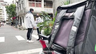 ED Mosaic 女友負氣出走在路邊隨便抓男大生回飯店愛愛 不料男友突然回來了!