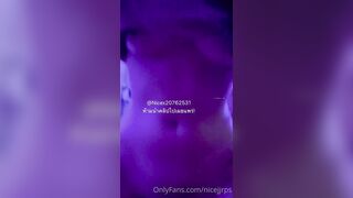 Onlyfans火辣網紅嫩妹nicejrps自摸與炮友啪啪淫水超多2