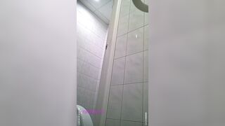 景區女廁偷拍 氣質小姐姐方便~姿態百出-03