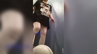 景區女廁偷拍 氣質小姐姐方便~姿態百出-33