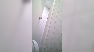 景區女廁偷拍 氣質小姐姐方便~姿態百出-10