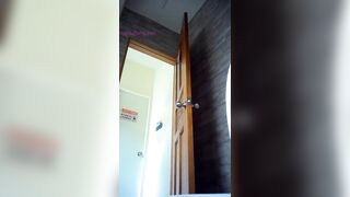 公園女廁偷拍來做宣傳的車模小姐姐 人美B肥