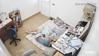 家庭攝影機真實偷拍 老公獸性大發 把妻子拉過來扒掉內褲就搞