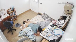 家庭攝影機真實偷拍 老公獸性大發 把妻子拉過來扒掉內褲就搞