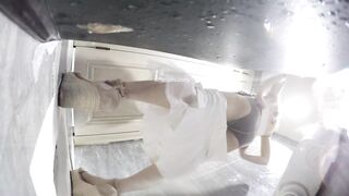 KTV廁所偷拍美女小姐姐 2