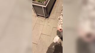 美女主播深夜戶外公廁 無套插穴最後沒忍住把精液全部射在騷逼裡 快結束時突然有人進來