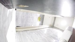 KTV廁所偷拍美女小姐姐 1