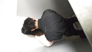 高冷美女被男友拉到廁所後入抽插