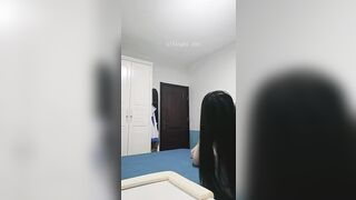 女大學生看起來文靜 床上騷出水 一插進來秒變小母狗爽叫不停-2