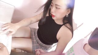 台灣DaisybabyTW巨乳家教老師好淫蕩!主動幫男學生口交幹砲!