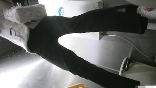 廁所偷拍 青春女大生 -11