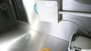 廁所偷拍 青春女大生 -10