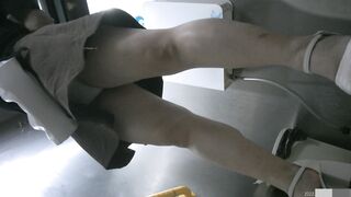 廁所偷拍 青春女大生 -12
