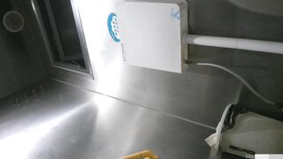 廁所偷拍 青春女大生 -17