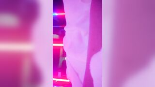 足療店巨乳技師 邊摸奶邊打手槍 顏值高 對白精彩 1