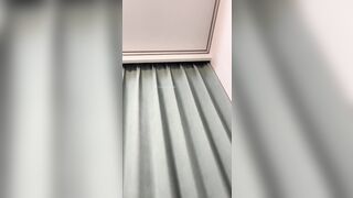 愛拍照的小仙女給男友舔屌時被偷拍 無套後入插得小穴受不了2