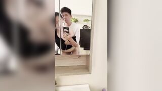 非要拍影片 說讓我對著鏡子欣賞她的騷樣子